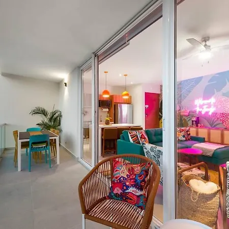 3 Bedroom Luxury Condo Next To Beach & Pools, Ac And Internet